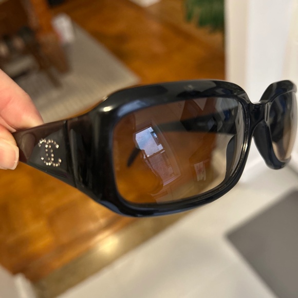CHANEL Vintage Sunglasses 5064-B Black c 501/13 size 61-17 125 made in Italy - Picture 1 of 8